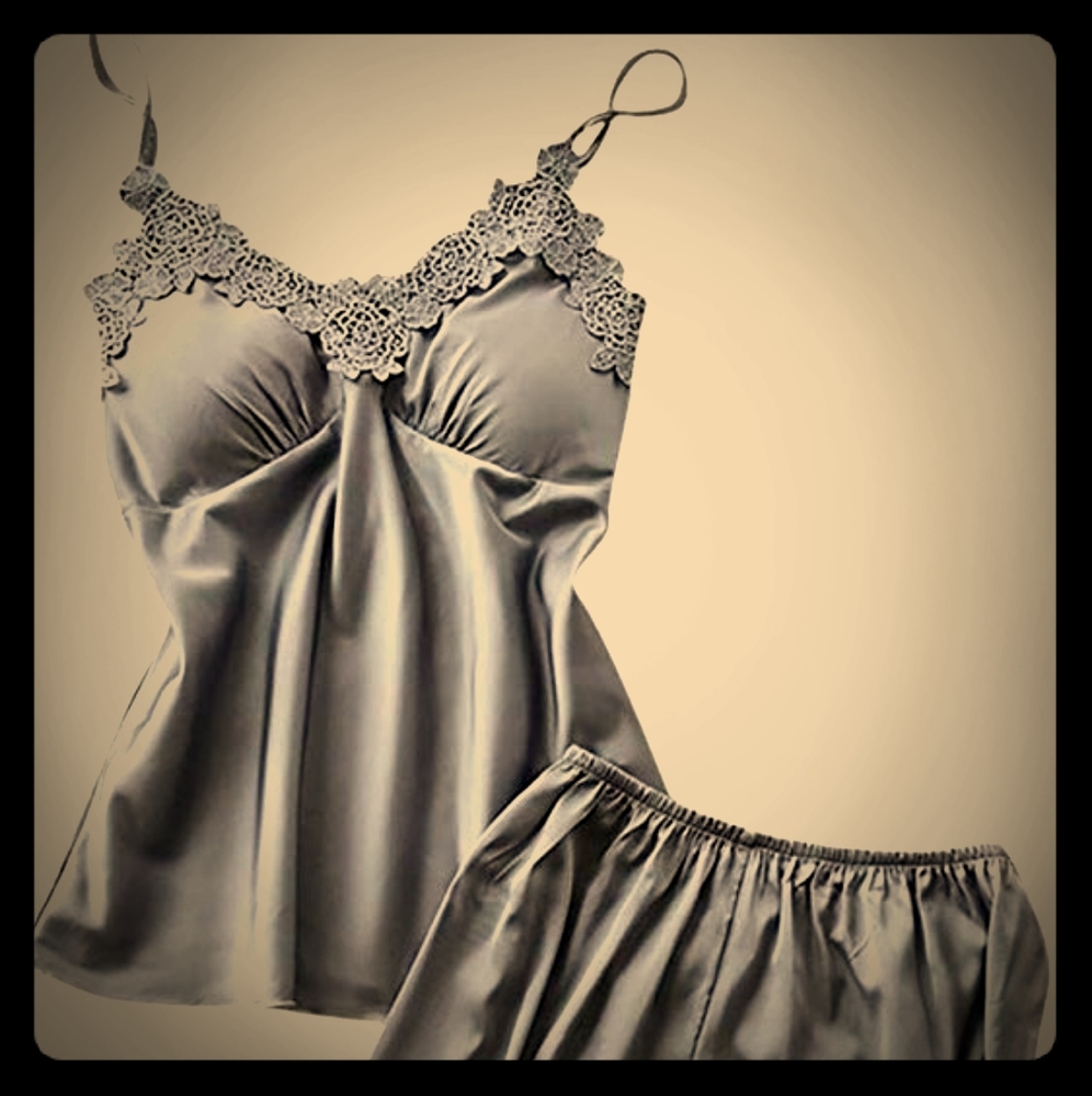 Lingerie / silk pajamas